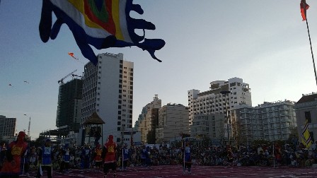 การเล่นหมากรุกคนในผืนดินแห่งศิลปะการป้องกันตัวบิ่นห์ดิ่นห์